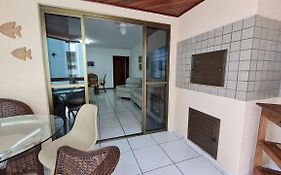 Apto em prédio frente mar, Meia Praia Itapema, 3 dorm, conforto para 8 pessoas