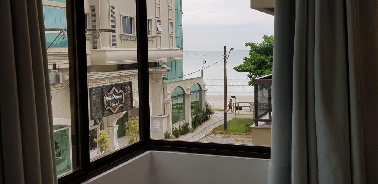 Apto em prédio frente mar, Meia Praia Itapema, 3 dorm, conforto para 8 pessoas Exterior foto