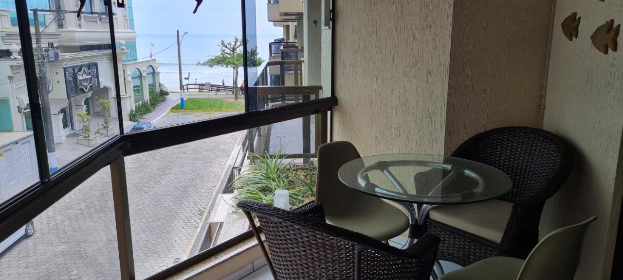 Apto em prédio frente mar, Meia Praia Itapema, 3 dorm, conforto para 8 pessoas Exterior foto