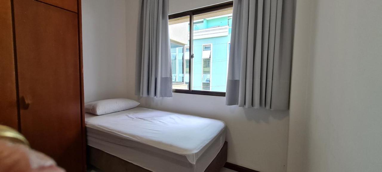Apto em prédio frente mar, Meia Praia Itapema, 3 dorm, conforto para 8 pessoas Exterior foto